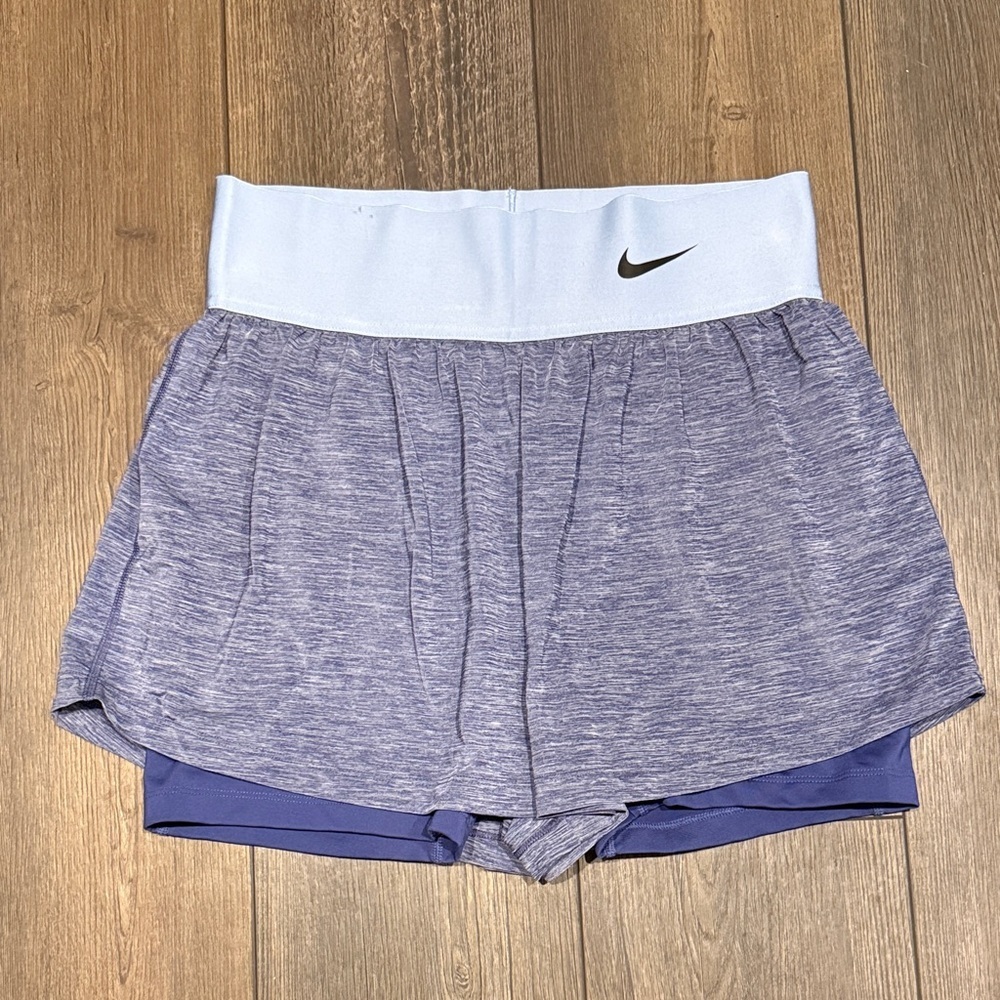 E Nike Women's Medium Athletic Shorts in Light Blue and Heather Outdoor Actuve